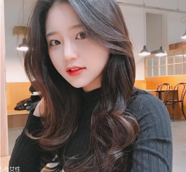 女生卷發(fā)發(fā)型圖片 學(xué)生長(zhǎng)卷發(fā)發(fā)型圖片 女生卷發(fā)發(fā)型圖片 學(xué)生長(zhǎng)卷發(fā)發(fā)型圖片