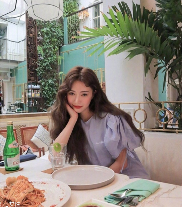 女生長發(fā)卷發(fā)發(fā)型 女神范長卷發(fā)圖片 女生長發(fā)卷發(fā)發(fā)型 女神范長卷發(fā)圖片