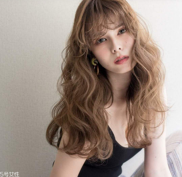 長卷發(fā)發(fā)型背影圖片 學生長卷發(fā)發(fā)型圖片 長卷發(fā)發(fā)型背影圖片 學生長卷發(fā)發(fā)型圖片