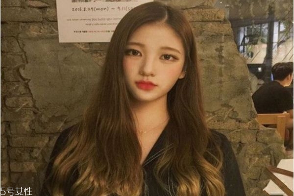 微卷長(zhǎng)發(fā)發(fā)型 女生微卷長(zhǎng)發(fā)圖片 微卷長(zhǎng)發(fā)發(fā)型 女生微卷長(zhǎng)發(fā)圖片