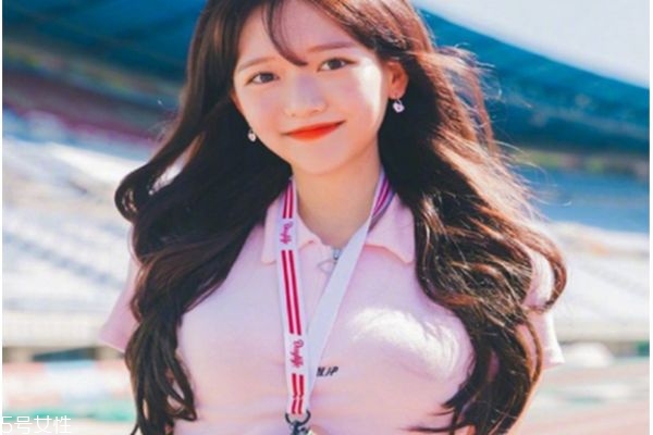 女生卷發(fā)發(fā)型圖片 學(xué)生長(zhǎng)卷發(fā)發(fā)型圖片 女生卷發(fā)發(fā)型圖片 學(xué)生長(zhǎng)卷發(fā)發(fā)型圖片