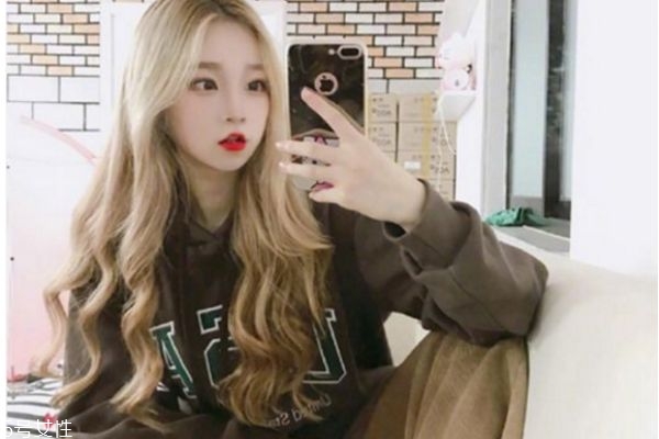 長卷發(fā)適合染什么顏色 長發(fā)卷發(fā)圖片2019最新 長卷發(fā)適合染什么顏色 長發(fā)卷發(fā)圖片2019最新