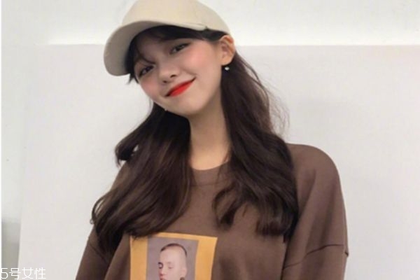 女生卷發(fā)發(fā)型圖片 學(xué)生長(zhǎng)卷發(fā)發(fā)型圖片 女生卷發(fā)發(fā)型圖片 學(xué)生長(zhǎng)卷發(fā)發(fā)型圖片