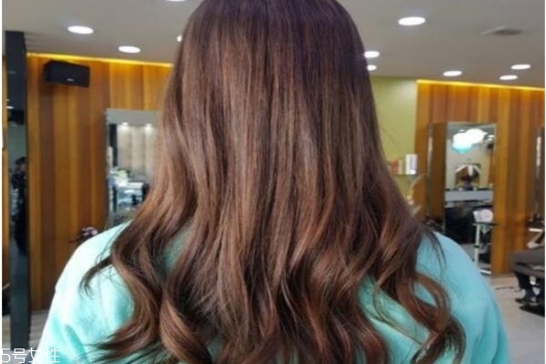 長卷發(fā)發(fā)型背影圖片 學生長卷發(fā)發(fā)型圖片 長卷發(fā)發(fā)型背影圖片 學生長卷發(fā)發(fā)型圖片