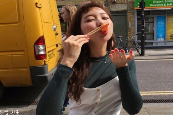 女生長發(fā)卷發(fā)發(fā)型 女神范長卷發(fā)圖片 女生長發(fā)卷發(fā)發(fā)型 女神范長卷發(fā)圖片