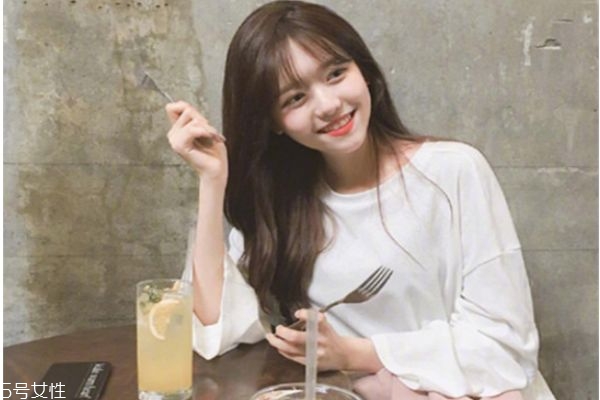 女生卷發(fā)發(fā)型圖片 學(xué)生長(zhǎng)卷發(fā)發(fā)型圖片 女生卷發(fā)發(fā)型圖片 學(xué)生長(zhǎng)卷發(fā)發(fā)型圖片