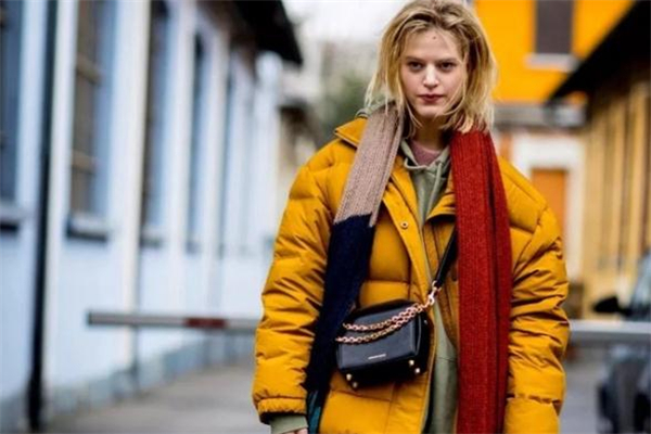 羽絨服搭配什么圍巾好看 選對圍巾更加分 羽絨服搭配什么圍巾好看 選對圍巾更加分