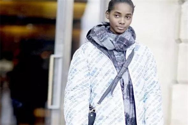 羽絨服搭配什么圍巾好看 選對圍巾更加分 羽絨服搭配什么圍巾好看 選對圍巾更加分
