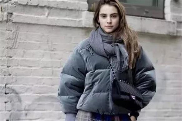 羽絨服搭配什么圍巾好看 選對圍巾更加分 羽絨服搭配什么圍巾好看 選對圍巾更加分