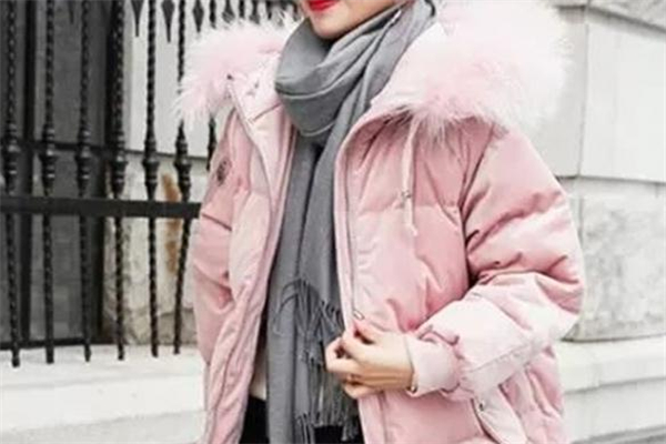 羽絨服搭配什么圍巾好看 選對圍巾更加分 羽絨服搭配什么圍巾好看 選對圍巾更加分