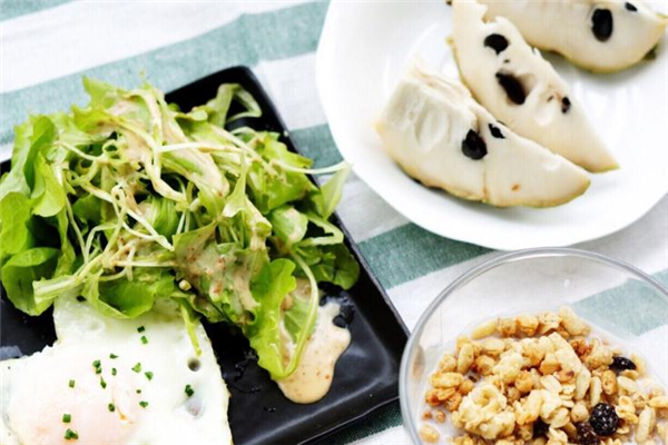 釋迦果變黑了還能吃嗎 要看具體位置 釋迦果變黑了還能吃嗎 要看具體位置