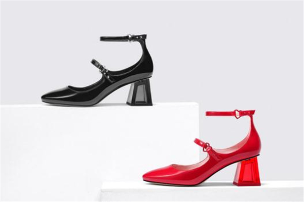 2019小ck情人節(jié)限定高跟鞋多少錢 價格很親民 2019小ck情人節(jié)限定高跟鞋多少錢 價格很親民