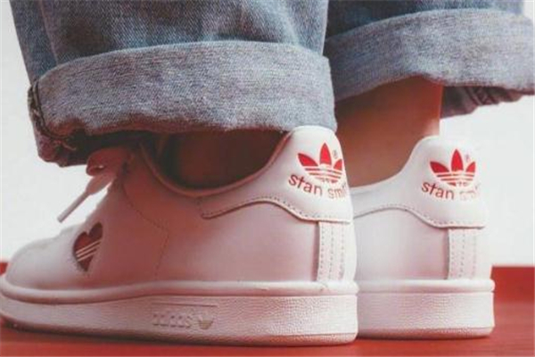 2019阿迪達(dá)斯情人節(jié)限定多少錢 設(shè)計(jì)很有愛(ài) 2019阿迪達(dá)斯情人節(jié)限定多少錢 設(shè)計(jì)很有愛(ài)