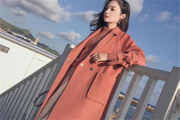 2019年冬天流行什么大衣 三件經(jīng)典款 2019年冬天流行什么大衣 三件經(jīng)典款
