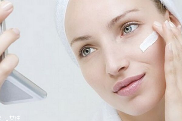 不同年齡怎么選擇精華 精華乳不同時間段用的效果 不同年齡怎么選擇精華 精華乳不同時間段用的效果