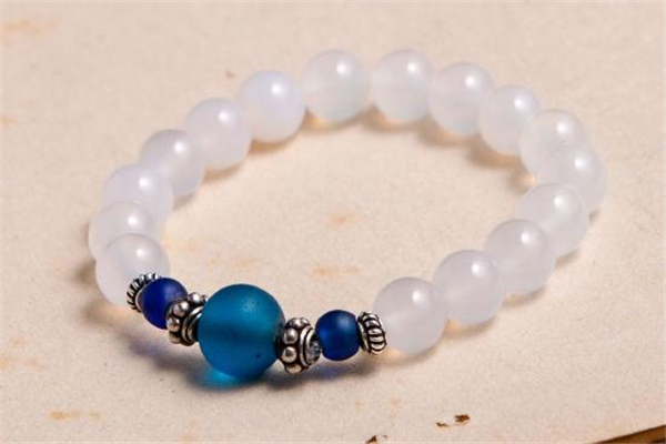 白瑪瑙會越戴越窮嗎 沒有科學(xué)根據(jù) 白瑪瑙會越戴越窮嗎 沒有科學(xué)根據(jù)