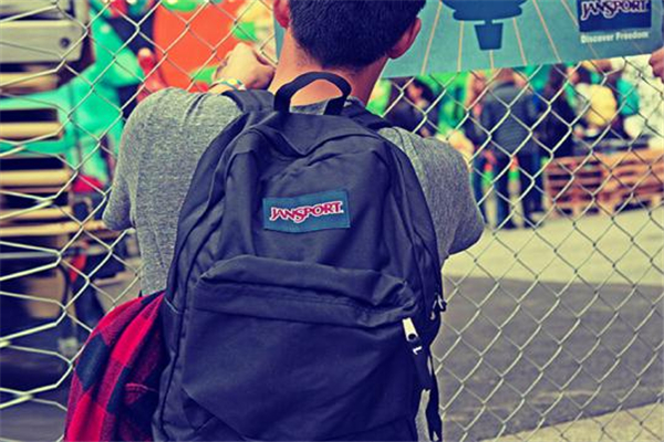 jansport雙肩包真假鑒定 這樣來辨別 jansport雙肩包真假鑒定 這樣來辨別