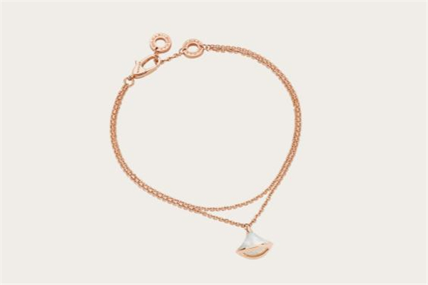 寶格麗扇子手鏈怎么扣 別致的雙鏈設(shè)計(jì) 寶格麗扇子手鏈怎么扣 別致的雙鏈設(shè)計(jì)