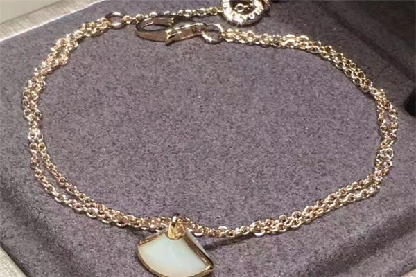 寶格麗扇子手鏈怎么扣 別致的雙鏈設(shè)計(jì) 寶格麗扇子手鏈怎么扣 別致的雙鏈設(shè)計(jì)