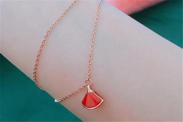 寶格麗扇子手鏈怎么扣 別致的雙鏈設(shè)計(jì) 寶格麗扇子手鏈怎么扣 別致的雙鏈設(shè)計(jì)