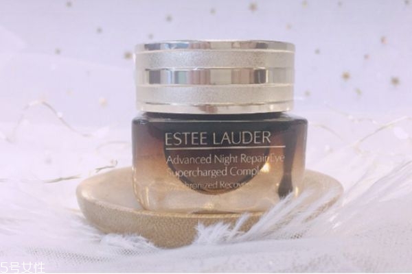 雅詩蘭黛眼霜新款老款區(qū)別 雅詩蘭黛眼霜新舊對(duì)比 雅詩蘭黛眼霜新款老款區(qū)別 雅詩蘭黛眼霜新舊對(duì)比