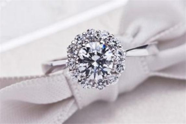50分鉆戒大概多少錢 上萬元起步 50分鉆戒大概多少錢 上萬元起步
