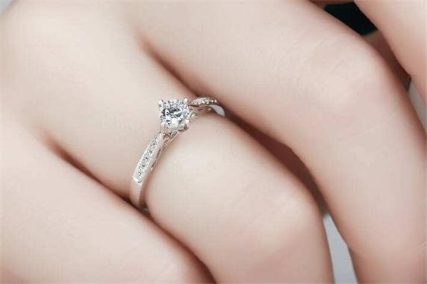 80分鉆戒大概多少錢 見證美好愛情 80分鉆戒大概多少錢 見證美好愛情