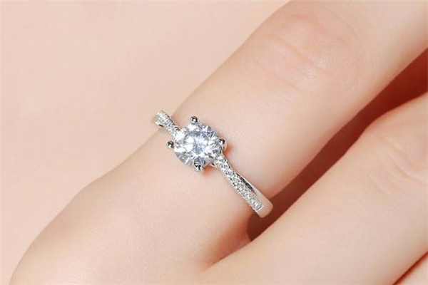 90分鉆戒一般多少錢 和一克拉差不多 90分鉆戒一般多少錢 和一克拉差不多