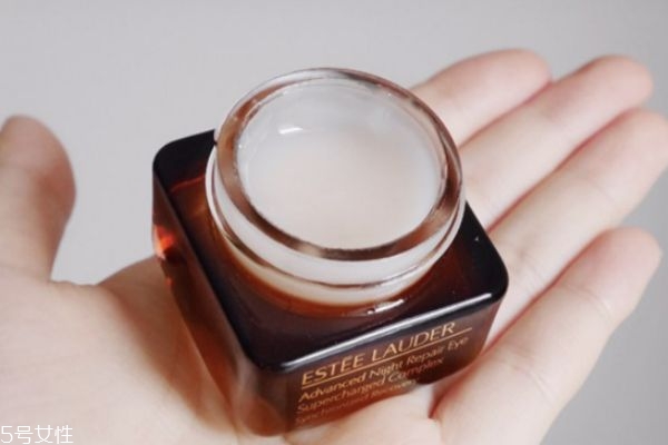 雅詩蘭黛眼霜新款老款區(qū)別 雅詩蘭黛眼霜新舊對(duì)比 雅詩蘭黛眼霜新款老款區(qū)別 雅詩蘭黛眼霜新舊對(duì)比