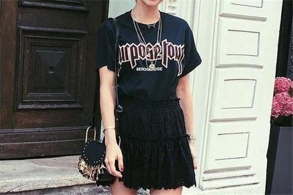 黑色t恤適合什么人穿 萬能百搭款 黑色t恤適合什么人穿 萬能百搭款