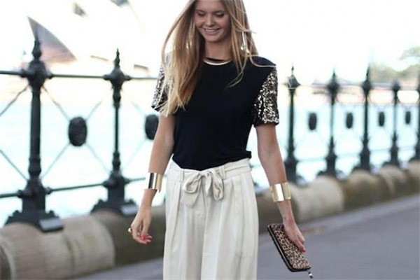 黑色t恤適合什么人穿 萬能百搭款 黑色t恤適合什么人穿 萬能百搭款