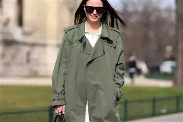 風(fēng)衣發(fā)霉怎么清洗 不同材質(zhì)方法不同 風(fēng)衣發(fā)霉怎么清洗 不同材質(zhì)方法不同