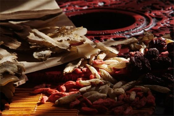 衣服沾上中藥漬怎么洗掉 用這些方法 衣服沾上中藥漬怎么洗掉 用這些方法