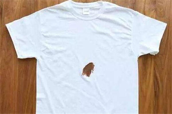 衣服上的巧克力漬怎么洗掉 不要慌亂處理 衣服上的巧克力漬怎么洗掉 不要慌亂處理