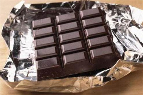 衣服上的巧克力漬怎么洗掉 不要慌亂處理 衣服上的巧克力漬怎么洗掉 不要慌亂處理