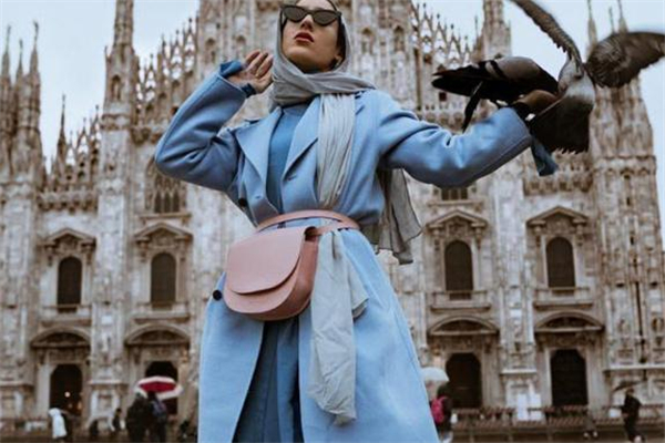 風(fēng)衣配什么裙子好看 內(nèi)搭決定氣質(zhì) 風(fēng)衣配什么裙子好看 內(nèi)搭決定氣質(zhì)