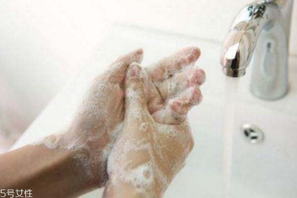 冬季如何治療手腳脫皮現(xiàn)象 冬季如何治療手腳脫皮現(xiàn)象