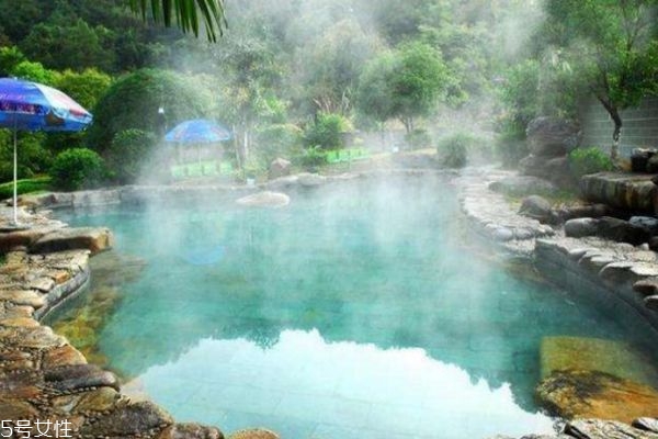 冬季里泡溫泉時(shí)必須知道的小常識(shí) 冬季里泡溫泉時(shí)必須知道的小常識(shí)