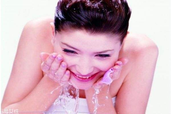 白醋能和洗面奶一起用嗎 醋和洗面奶的正確使用方法 白醋能和洗面奶一起用嗎 醋和洗面奶的正確使用方法