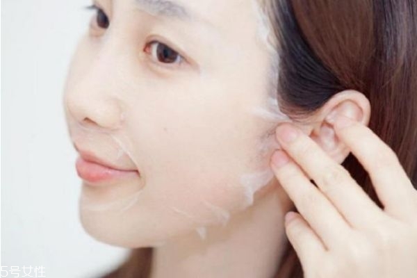 敷了面膜還要擦水乳嗎 敷面膜后還要擦東西嗎 敷了面膜還要擦水乳嗎 敷面膜后還要擦東西嗎