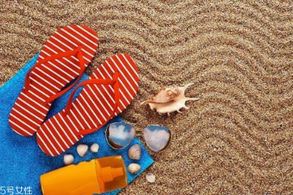 防曬霜是在哪個(gè)步驟涂 用防曬霜要注意幾點(diǎn) 防曬霜是在哪個(gè)步驟涂 用防曬霜要注意幾點(diǎn)