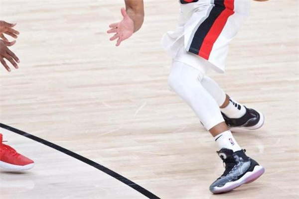 李寧馭帥11和馭帥12對(duì)比測(cè)評(píng) 有這些升級(jí) 李寧馭帥11和馭帥12對(duì)比測(cè)評(píng) 有這些升級(jí)