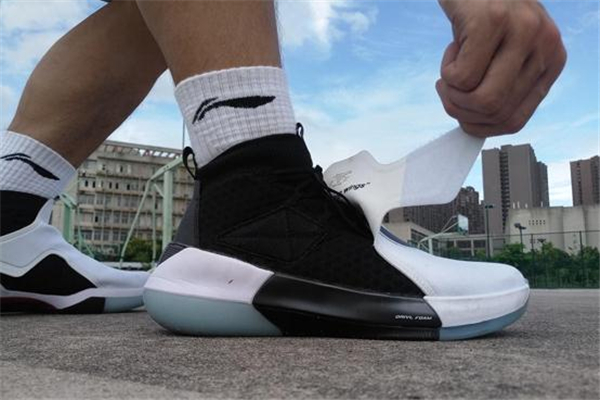 李寧馭帥12耐磨嗎 水泥地測(cè)評(píng)報(bào)告 李寧馭帥12耐磨嗎 水泥地測(cè)評(píng)報(bào)告