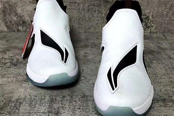 李寧馭帥12耐磨嗎 水泥地測(cè)評(píng)報(bào)告 李寧馭帥12耐磨嗎 水泥地測(cè)評(píng)報(bào)告