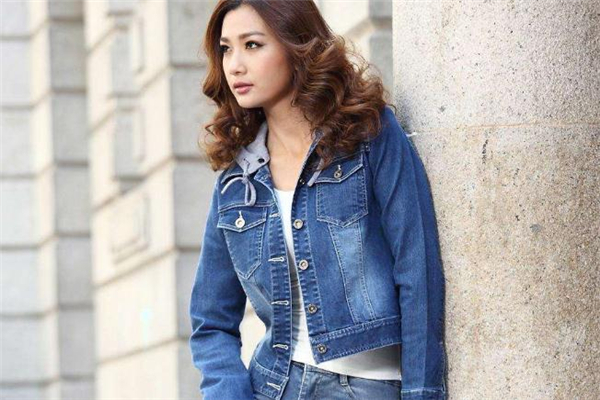 牛仔外套可以用洗衣機洗嗎 與淺色衣物分開 牛仔外套可以用洗衣機洗嗎 與淺色衣物分開