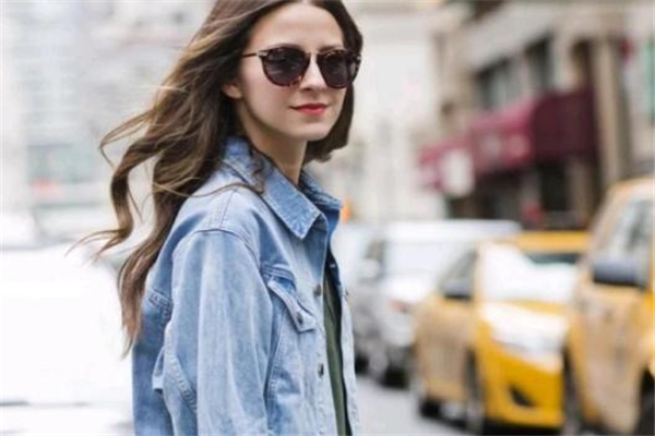 牛仔外套扣子掉了怎么辦 找裁縫修補 牛仔外套扣子掉了怎么辦 找裁縫修補