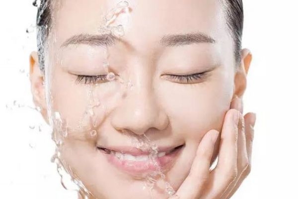 春季補(bǔ)水保濕的方法 春季補(bǔ)水保濕小妙招 春季補(bǔ)水保濕的方法 春季補(bǔ)水保濕小妙招