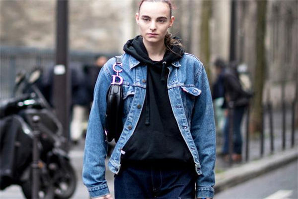 牛仔外套為什么會(huì)變黃 氧化導(dǎo)致 牛仔外套為什么會(huì)變黃 氧化導(dǎo)致