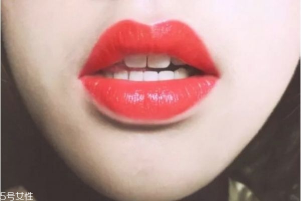 黑皮適合什么顏色口紅 皮膚黑的人適合什么顏色的口紅 黑皮適合什么顏色口紅 皮膚黑的人適合什么顏色的口紅
