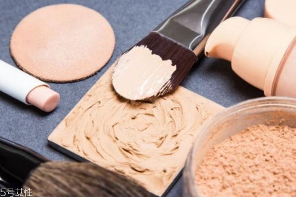 化妝先涂隔離還是bb霜 畫底妝的正確步驟 化妝先涂隔離還是bb霜 畫底妝的正確步驟